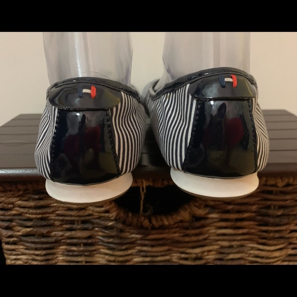 Women’s Tommy Hilfiger “Jakline” Navy/White Ballet Flats Size 9.5M NWOB - Picture 6 of 7